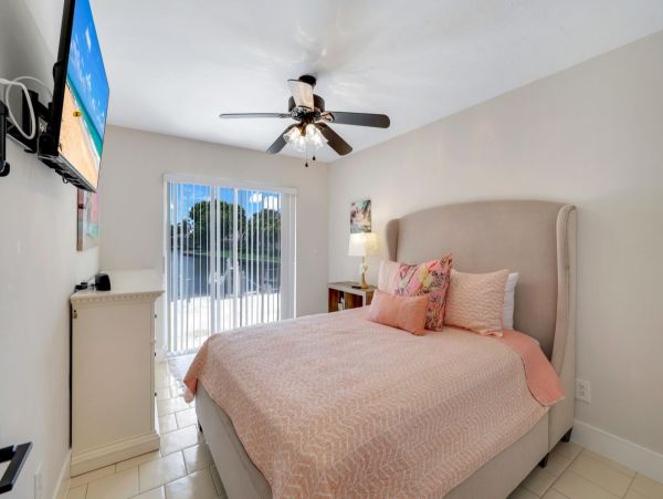 Luxurious Waterfront Property with Stunning Sunsets in Marco Island