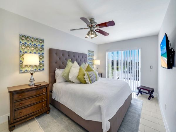 Luxurious Waterfront Property with Stunning Sunsets in Marco Island