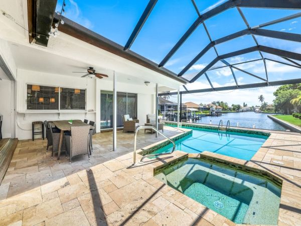 Luxurious Waterfront Property with Stunning Sunsets in Marco Island