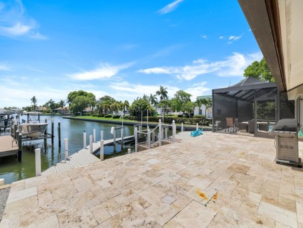 Luxurious Waterfront Property with Stunning Sunsets in Marco Island