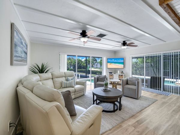 Luxurious Waterfront Property with Stunning Sunsets in Marco Island