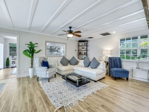Luxurious Waterfront Property with Stunning Sunsets in Marco Island