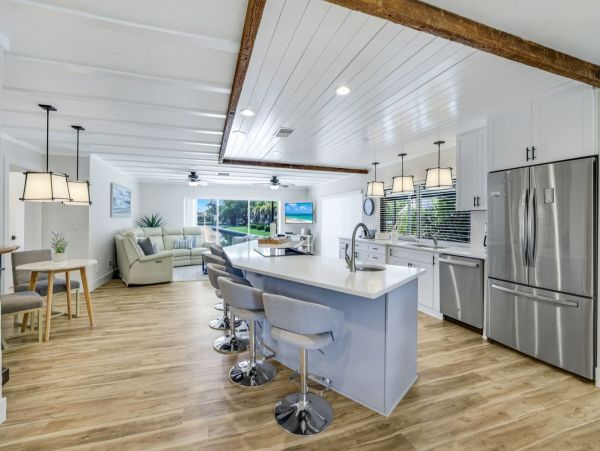Luxurious Waterfront Property with Stunning Sunsets in Marco Island