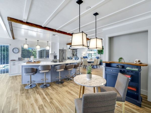 Luxurious Waterfront Property with Stunning Sunsets in Marco Island