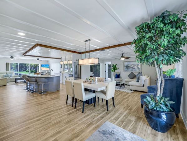 Luxurious Waterfront Property with Stunning Sunsets in Marco Island