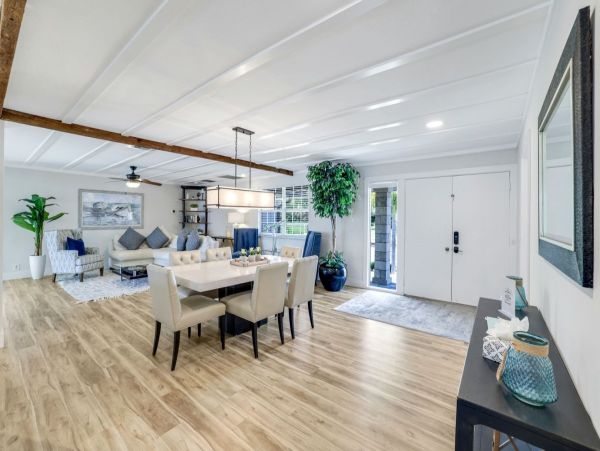 Luxurious Waterfront Property with Stunning Sunsets in Marco Island