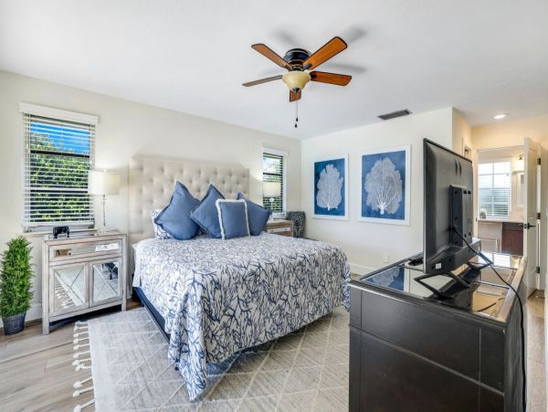 Luxurious Waterfront Property with Stunning Sunsets in Marco Island