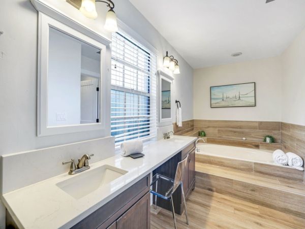 Luxurious Waterfront Property with Stunning Sunsets in Marco Island