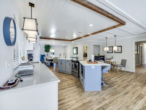 Luxurious Waterfront Property with Stunning Sunsets in Marco Island