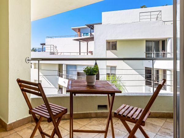 Fabulous Oceanview Penthouse with Plunge Pool, Terrace & Resort Pool & Spa