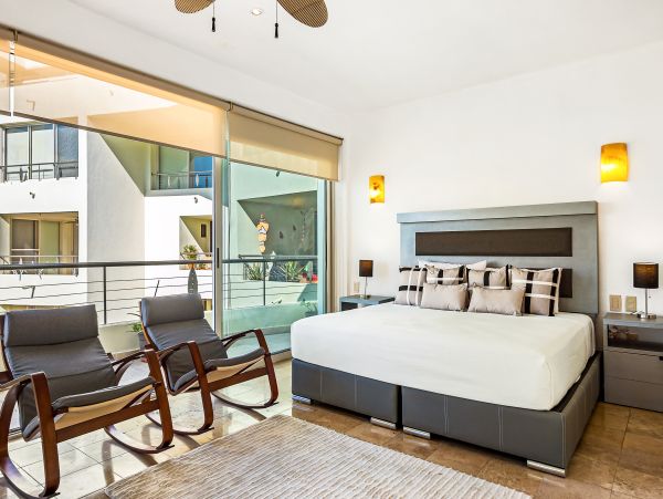 Fabulous Oceanview Penthouse with Plunge Pool, Terrace & Resort Pool & Spa