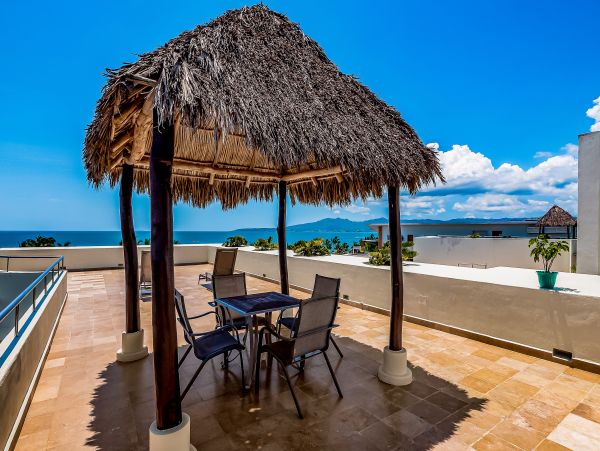 Fabulous Oceanview Penthouse with Plunge Pool, Terrace & Resort Pool & Spa