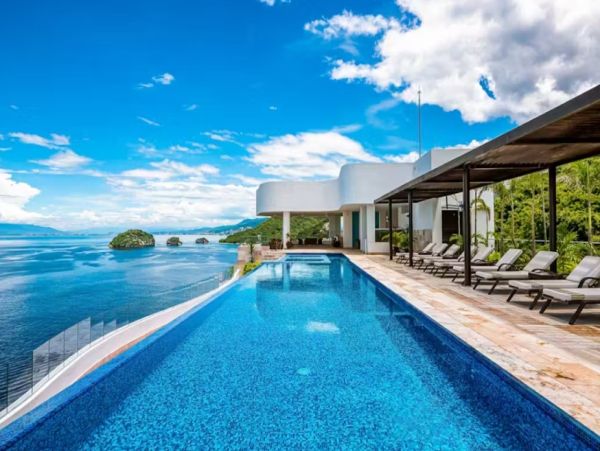 Oceanfront One Bedroom Vacation Condo in Puerto Vallarta
