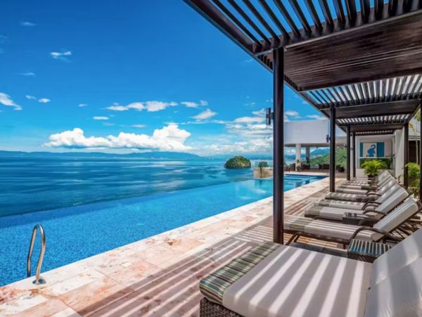 Oceanfront One Bedroom Vacation Condo in Puerto Vallarta