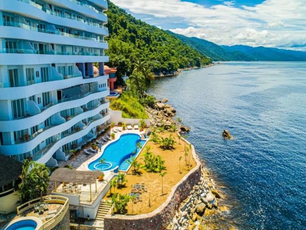 Oceanfront One Bedroom Vacation Condo in Puerto Vallarta