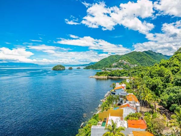 Oceanfront One Bedroom Vacation Condo in Puerto Vallarta
