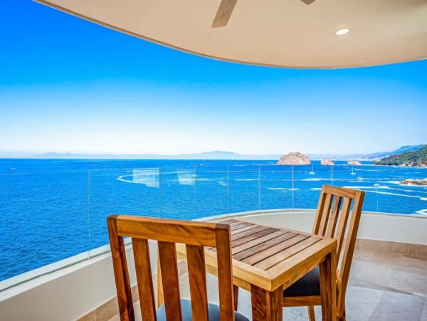 Oceanfront One Bedroom Vacation Condo in Puerto Vallarta