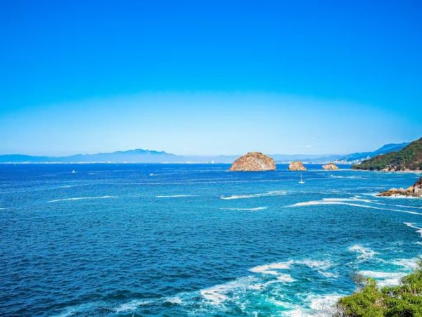 Oceanfront One Bedroom Vacation Condo in Puerto Vallarta