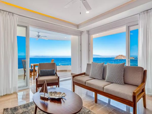 Oceanfront One Bedroom Vacation Condo in Puerto Vallarta