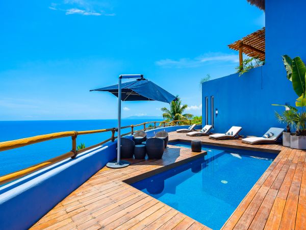 Gorgeous Beachfront Vacation Villa with Pool and Amazing Ocean Views!