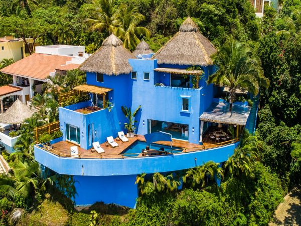 Gorgeous Beachfront Vacation Villa with Pool and Amazing Ocean Views!