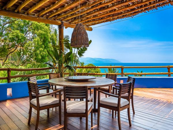 Gorgeous Beachfront Vacation Villa with Pool and Amazing Ocean Views!