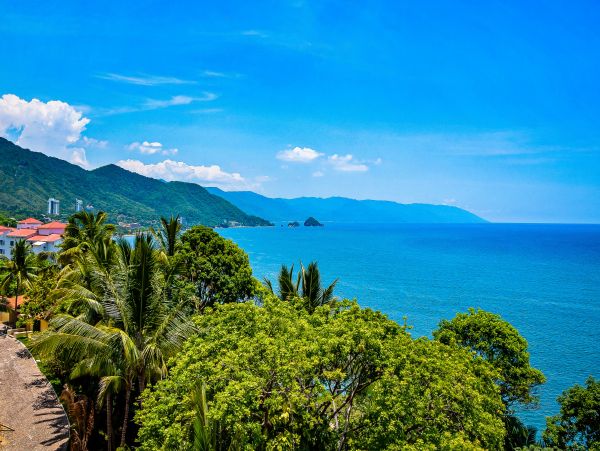 Gorgeous Beachfront Vacation Villa with Pool and Amazing Ocean Views!