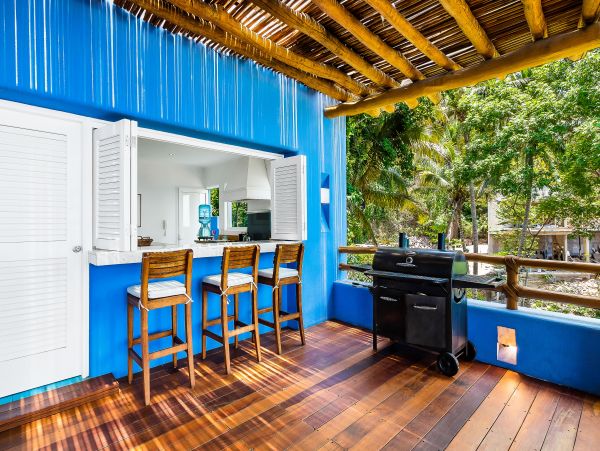 Gorgeous Beachfront Vacation Villa with Pool and Amazing Ocean Views!