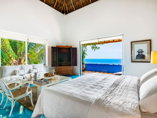 Gorgeous Beachfront Vacation Villa with Pool and Amazing Ocean Views!