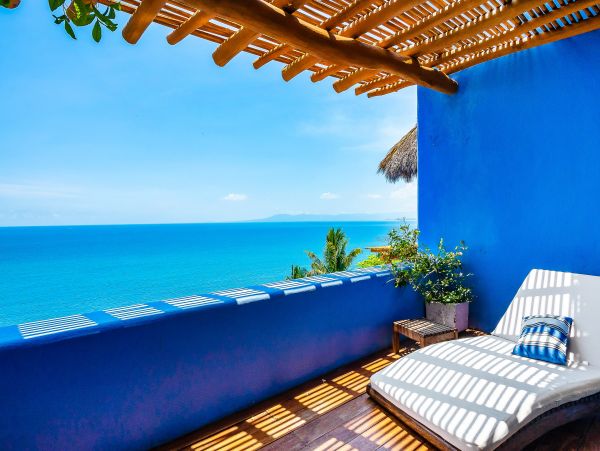 Gorgeous Beachfront Vacation Villa with Pool and Amazing Ocean Views!