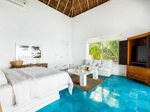 Gorgeous Beachfront Vacation Villa with Pool and Amazing Ocean Views!