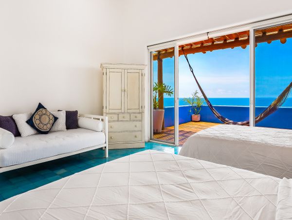 Gorgeous Beachfront Vacation Villa with Pool and Amazing Ocean Views!