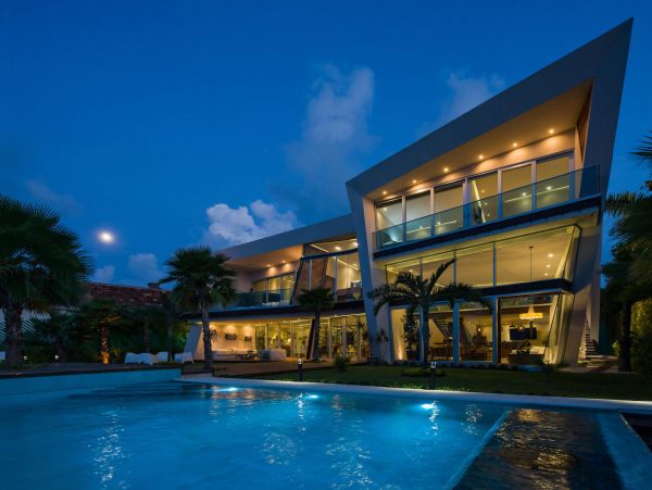 A Masterpiece of Design on the Pristine White Sands of Cancun