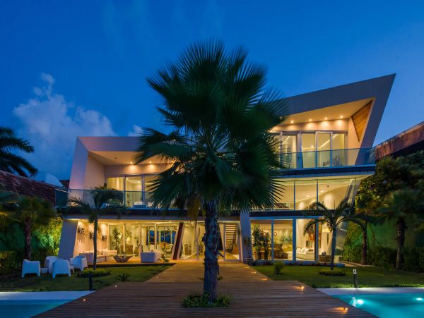 A Masterpiece of Design on the Pristine White Sands of Cancun