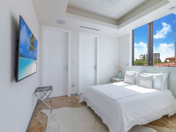 Miami Beach Six Bedroom Luxury Waterside Vacation Villa