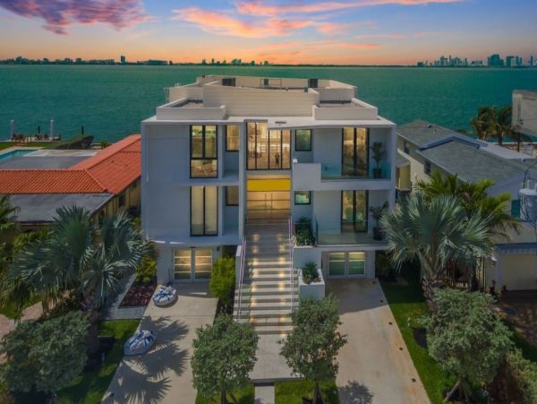 Miami Beach Six Bedroom Luxury Waterside Vacation Villa