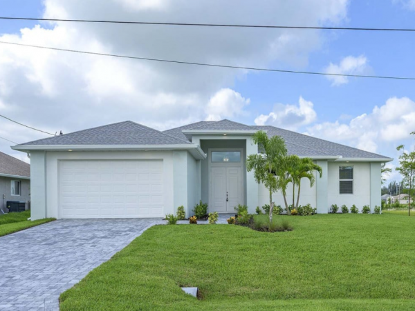 Gorgeous Home with 4 Bedrooms in Cape Coral