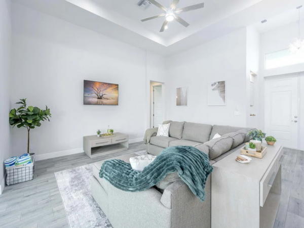 Gorgeous Home with 4 Bedrooms in Cape Coral