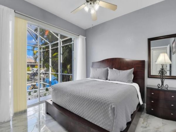 Cape Coral Vacation Home Five Bedroom