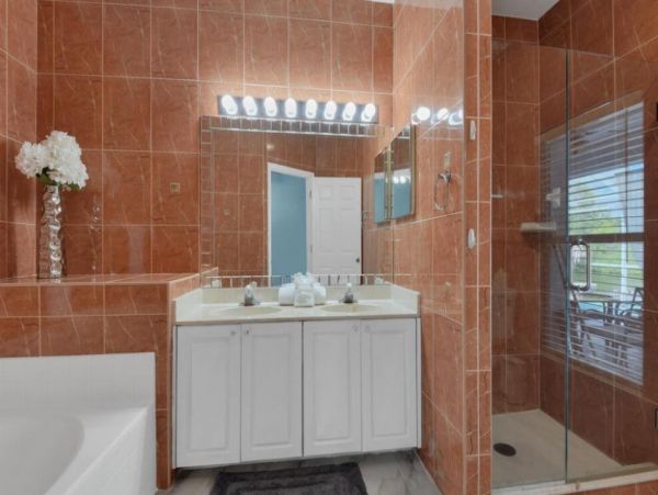 Cape Coral Vacation Home Five Bedroom