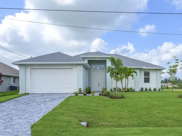 Spacious Four Bedroom Home with Large Lanai & Pool Area