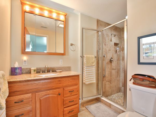 Charming 3 Bedroom Home with Private Pool & Spa