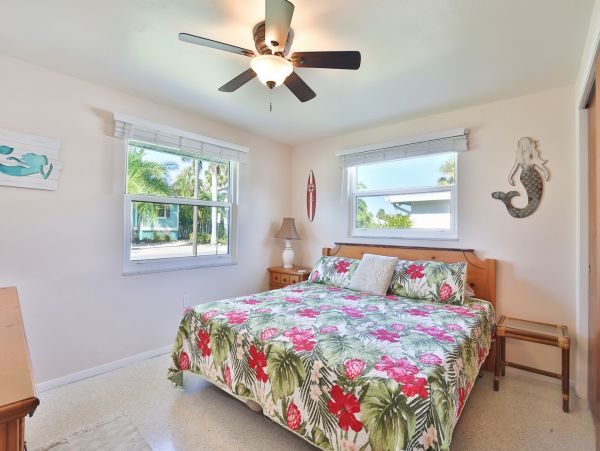 Charming 3 Bedroom Home with Private Pool & Spa