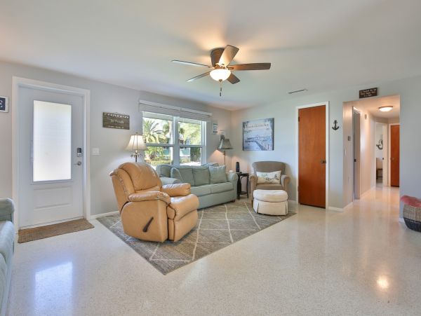 Charming 3 Bedroom Home with Private Pool & Spa