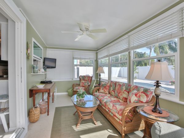 Charming 3 Bedroom Home with Private Pool & Spa