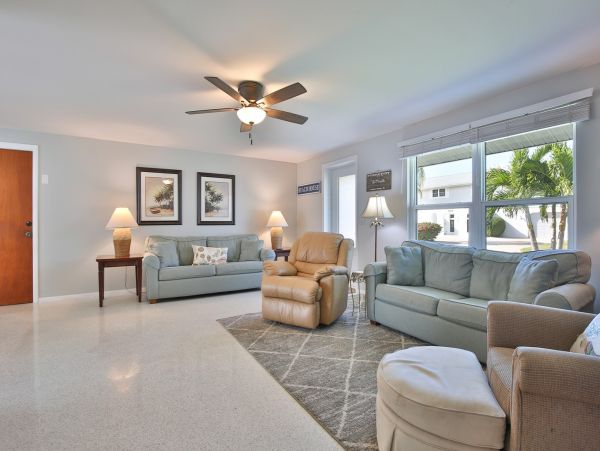 Charming 3 Bedroom Home with Private Pool & Spa