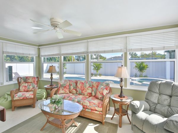 Charming 3 Bedroom Home with Private Pool & Spa