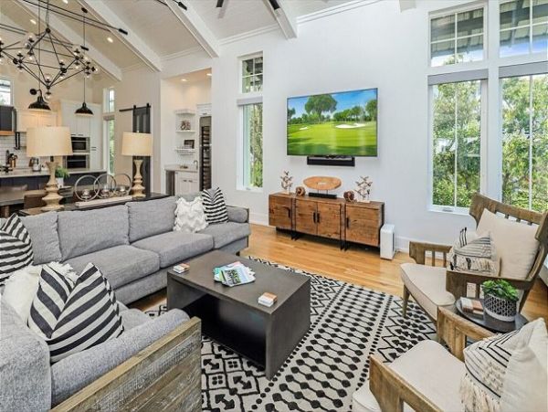 Santa Rosa Beach Luxurious Vacation Home Steps from Beach