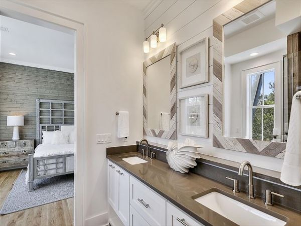 Santa Rosa Beach Luxurious Vacation Home Steps from Beach