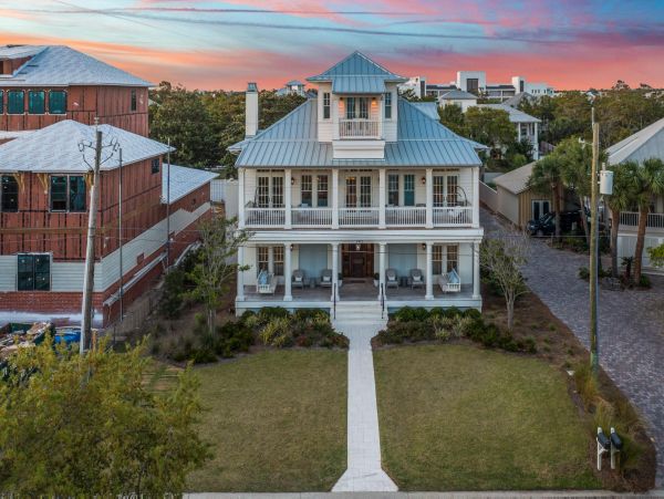 Santa Rosa Beach Vacation Home + Guest House Six Bedroom